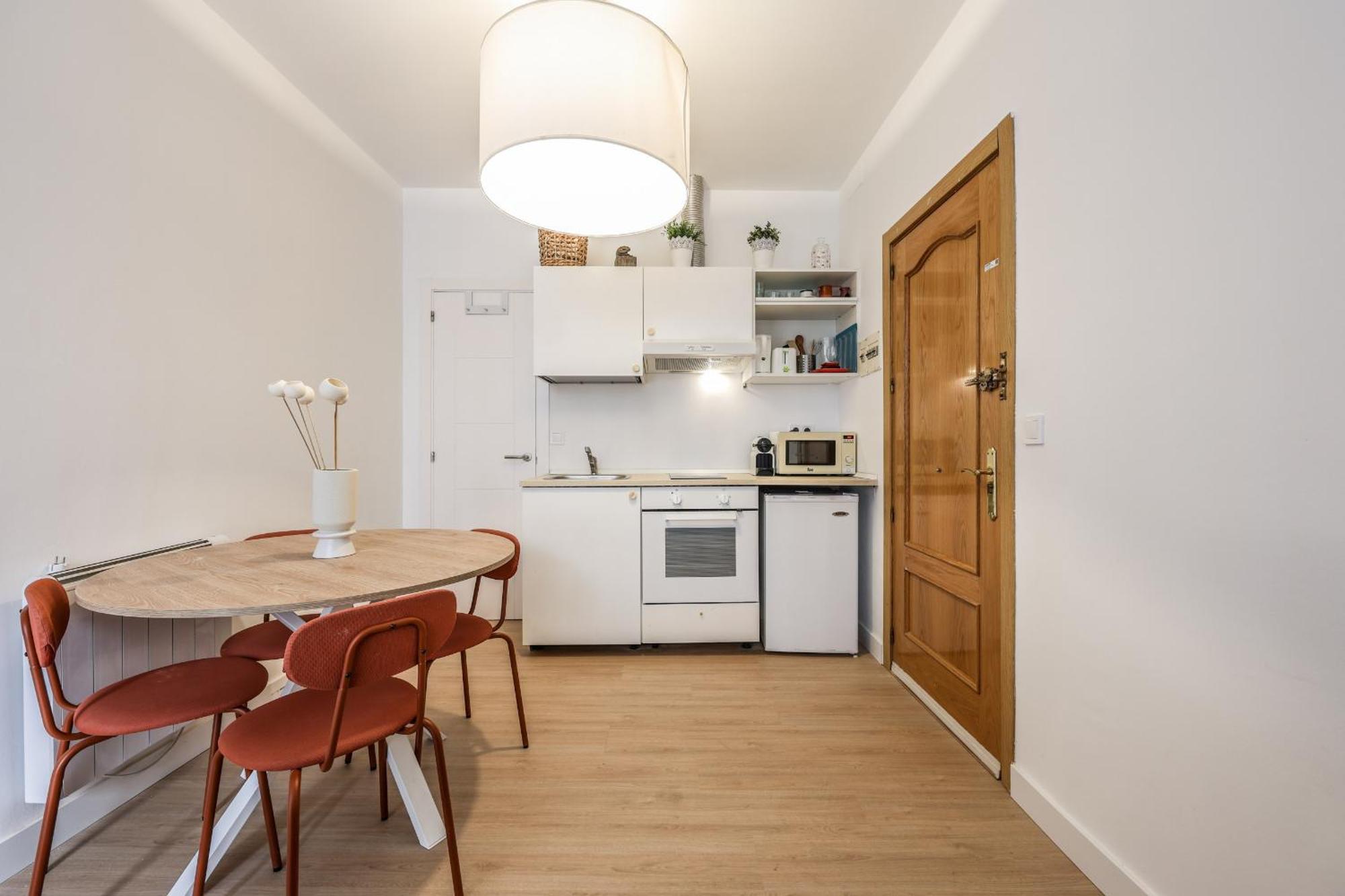 Pequeno Apartamento Reformado En Tirso De Molina Alquiler Temporal 마드리드 외부 사진